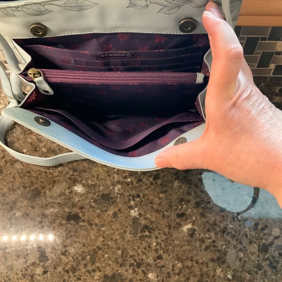 ANUSHKA HANDBAG - NWOT.   Butterflies… Cross body, bag with matching wallet…. - Picture 3 of 8